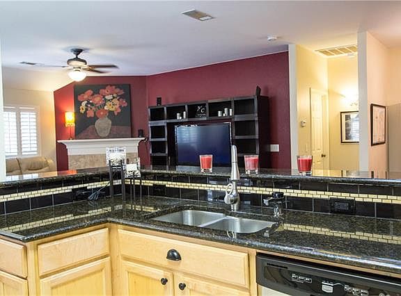 5th image of 2117 Oak Manor Dr