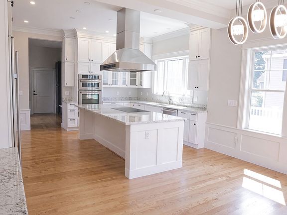 5th image of 126 Jefferson St