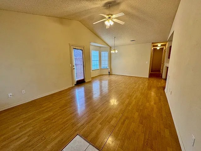 3 bed, 1059 sqft, $1,495 — Photo 4