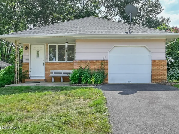 11 Mount Rainier Drive, Toms River, NJ 08753