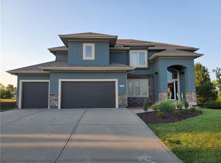 27904 E Lake Point Dr, Lees Summit, MO 64086