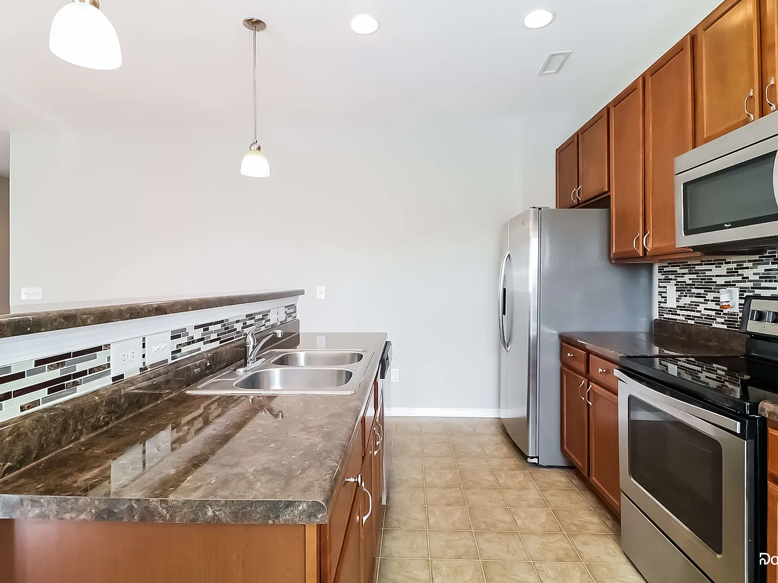 3 bed, 2.0 bath, 1395 sqft, $1,725 — Photo 3
