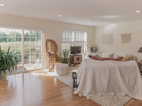 4th image of 310 Pinebrook Dr #310