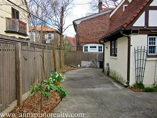 Sold by Anna Pinto Realty | media 24