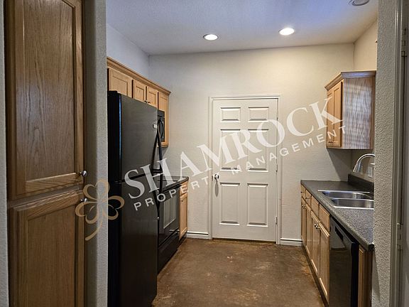 4th image of 834 Chambers Creek Cir