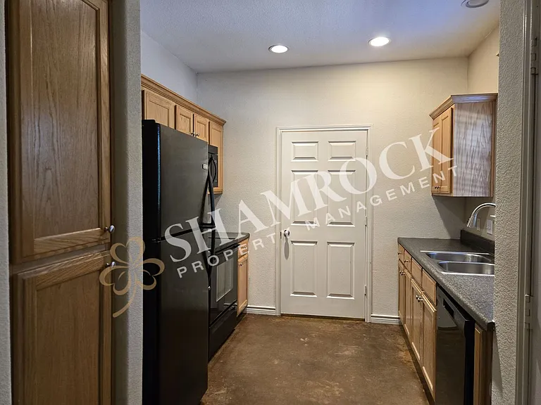 834 Chambers Creek Cir — Photo 4