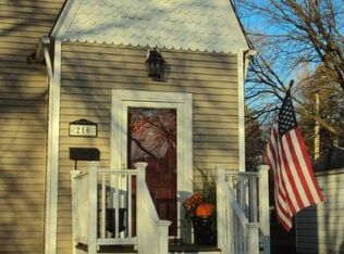 210 Logan Ave, Geneva, IL 60134