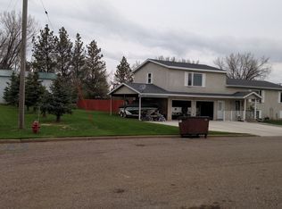 411 1st Ave W, New England, ND 58650