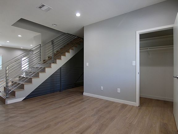 4th image of 6413 W Lexington Ave