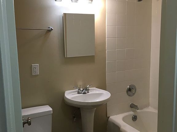 4th image of 1205 Queen Anne Ave N APT 105