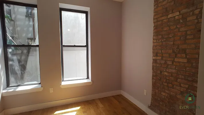 Rented by Evergreen Apartments BK | media 44