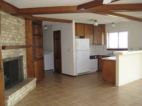 3rd image of 517 Panorama Dr
