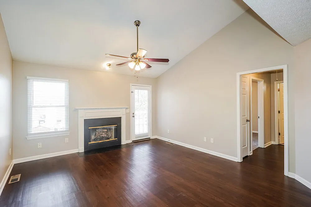 4 bed, 3.0 bath, 1722 sqft, $2,465 — Photo 4