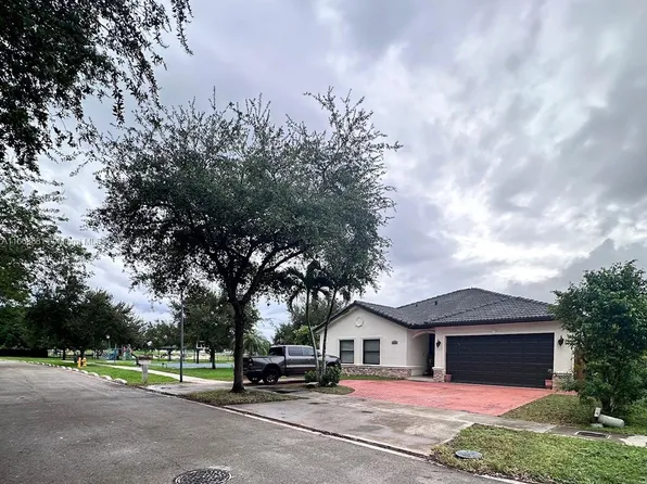 8909 NW 169th Ter, Miami Lakes, FL 33018