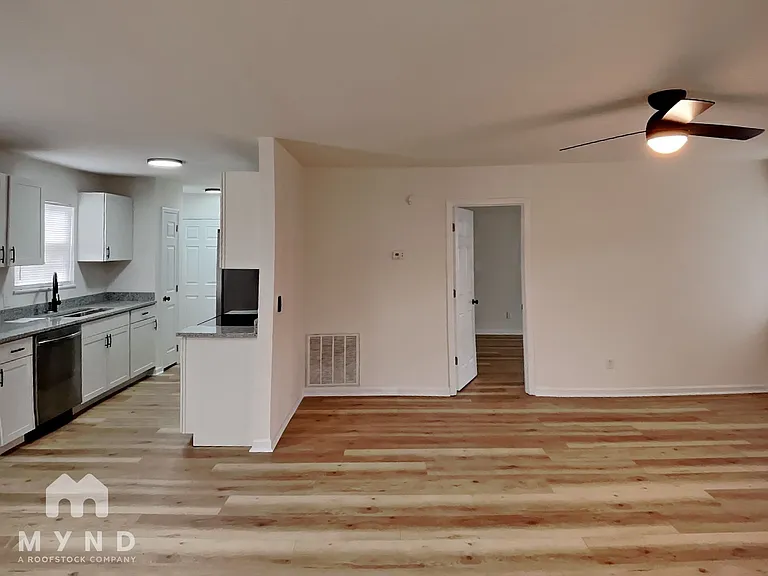 302 Clancy St — Photo 5