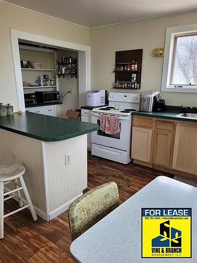 1528 Bell Ave — Photo 1