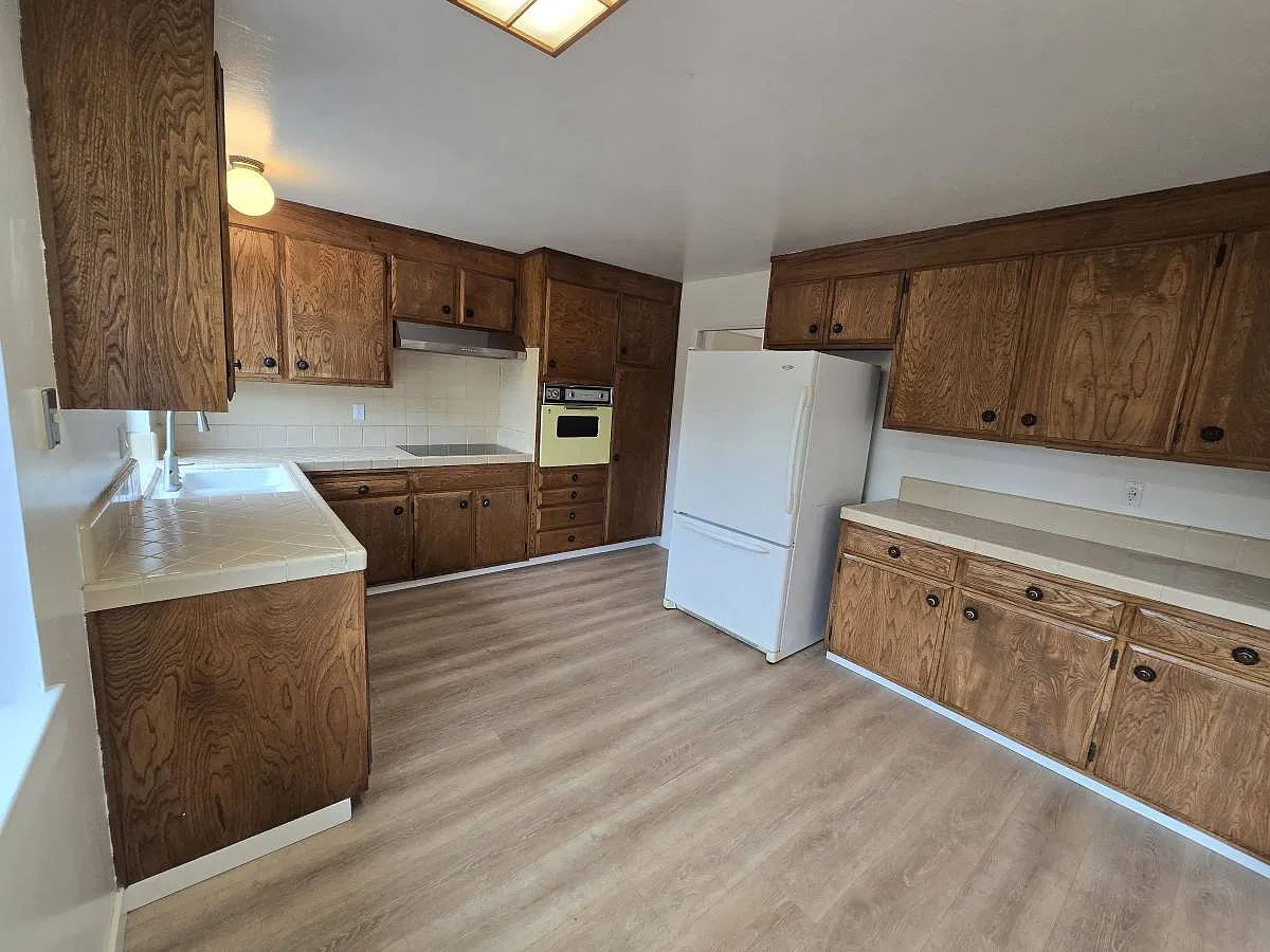 5 bed, 3.5 bath, 2644 sqft, $6,995 — Photo 3