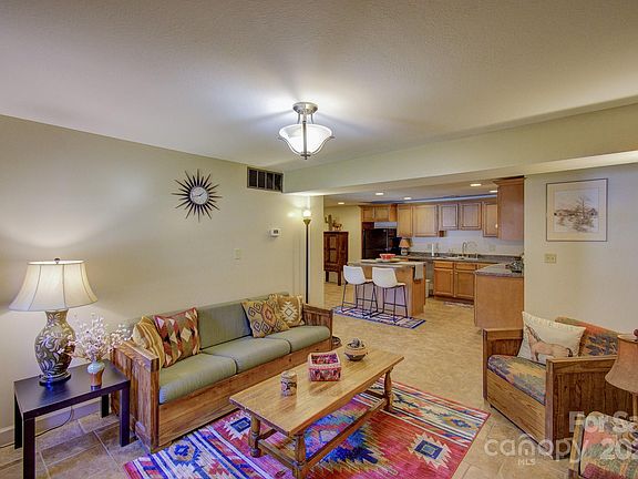 4th image of 319 Linda Vista Dr
