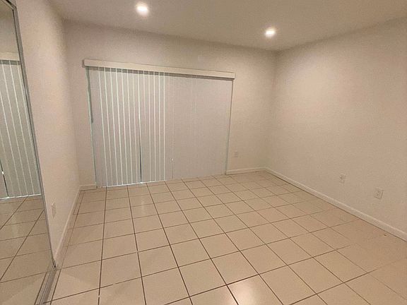 2nd image of 1205 Mariposa Ave APT 402