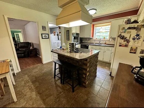 Breakfast nook on left