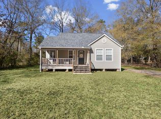 410 Hillcrest St, Rose Hill Acres, TX 77657