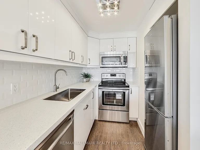 914 Yonge St #1509 — Photo 10