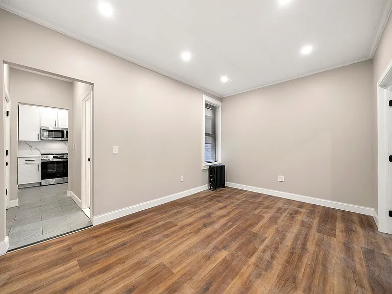 219 Mallory Ave #2 — Photo 4