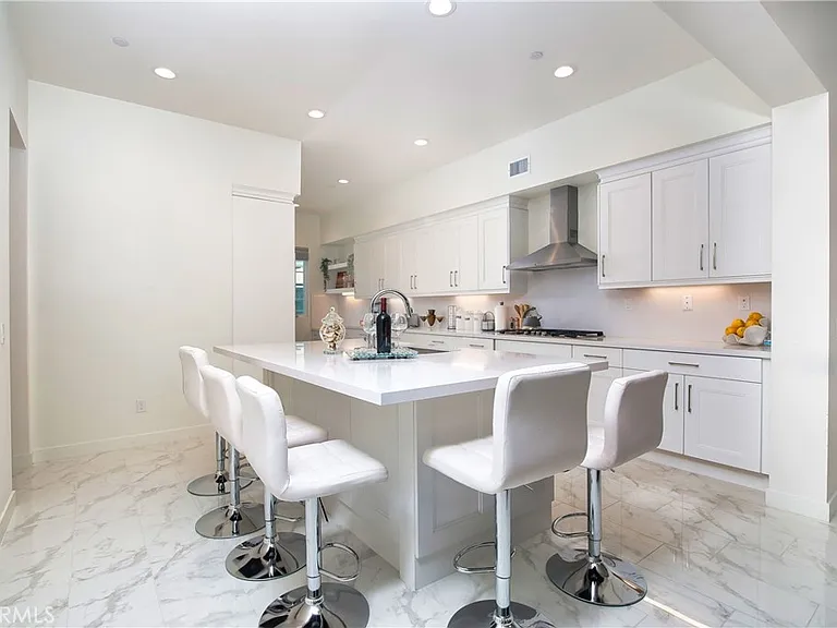 1523 Doheny Way — Photo 10