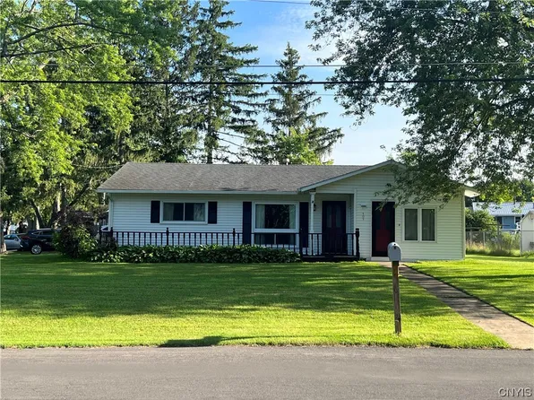 101 Cedarwood Blvd, Baldwinsville, NY 13027