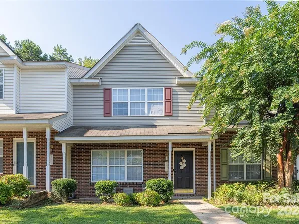 7863 Petrea Ln, Charlotte, NC 28227