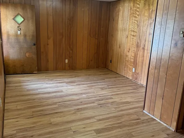 Fountain Apartments, 1009 W Broadway St #5, Bolivar, MO 65613