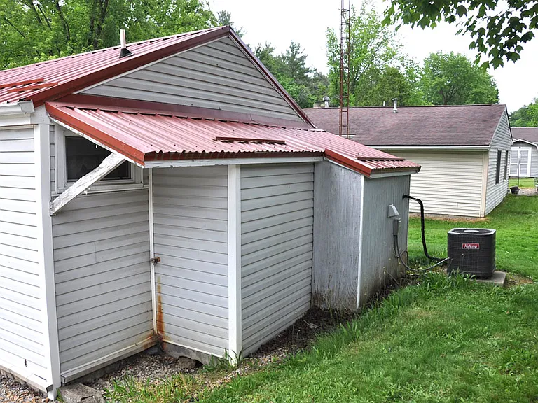 8358 Maple St SW — Photo 17