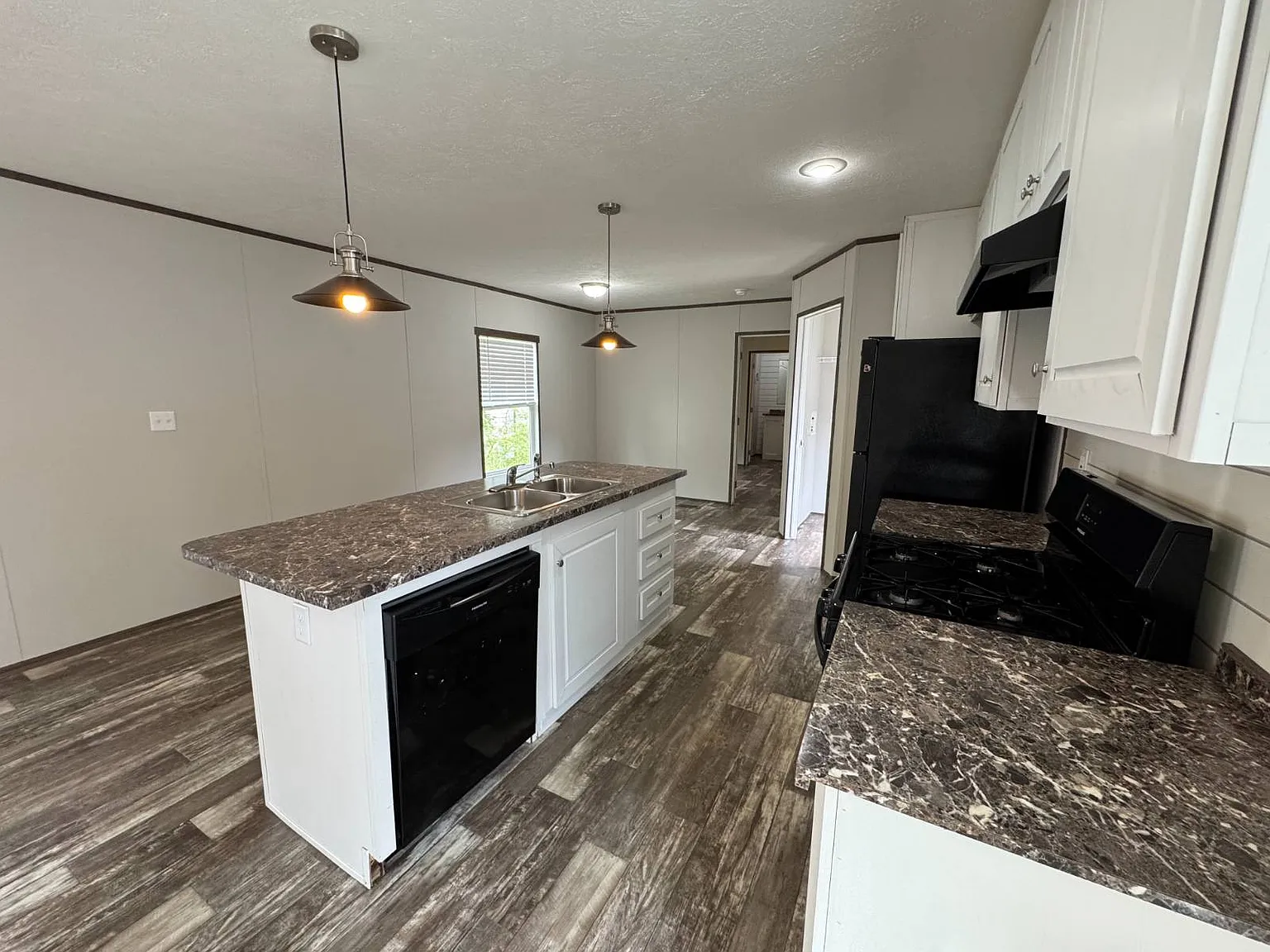 3 bed, 2.0 bath, 1216 sqft, $1,450 — Photo 1