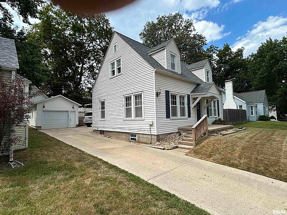 2nd image of 823 N College St