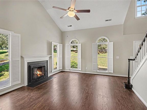 3rd image of 1052 Stamford Club Dr