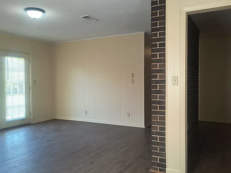 2800 S Taft St — Photo 6