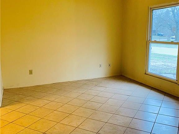 5th image of 3417 N Luewan Dr