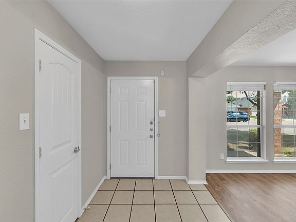 2nd image of 2325 Hummingbird Way