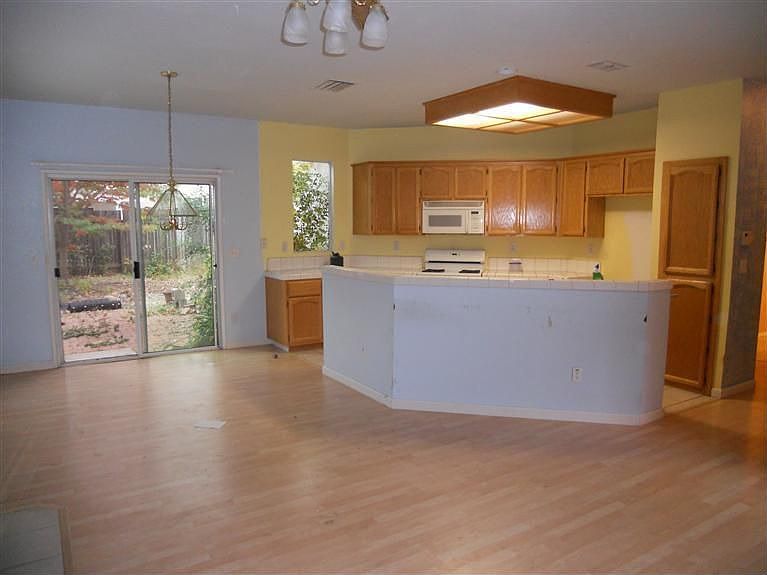 2nd image of 4241 Hedge Ave