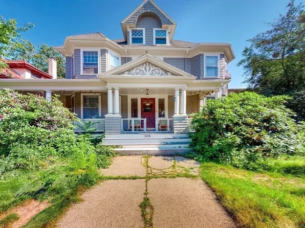 104 Englewood Ave, Brighton, MA 02135