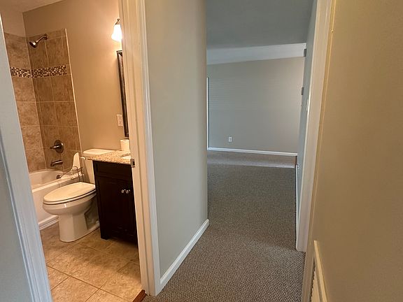 5th image of 3270 Glenmore Dr