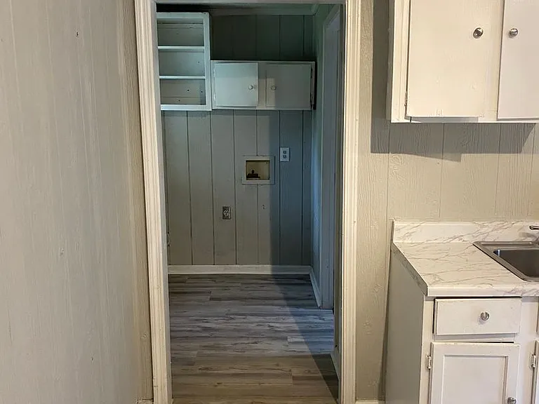 1612 Hill St — Photo 3