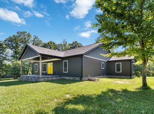 226 W Wilson Rd, Russell Springs, KY 42642