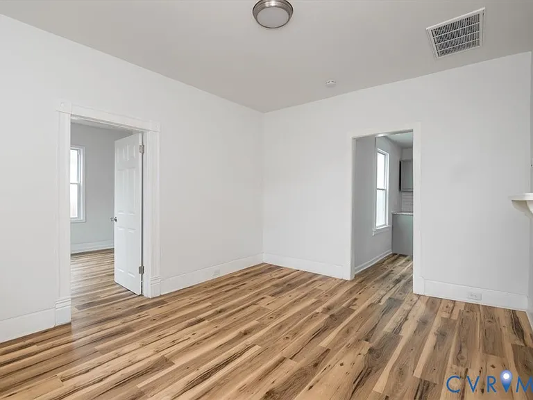 2726 Alexander Ave — Photo 5