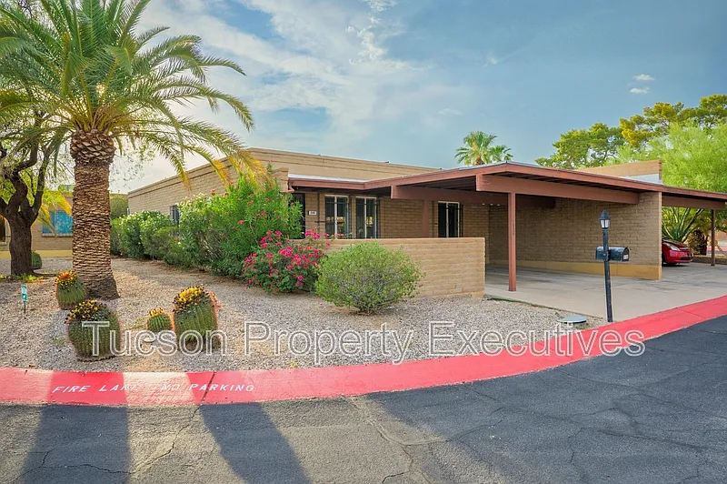 3 bed, 2.0 bath, 1330 sqft, $1,600 — Photo 2
