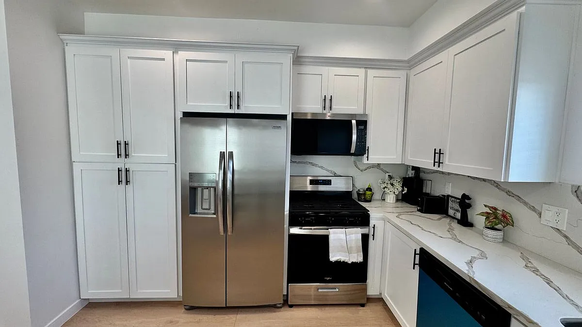 Building Photo - 2681 Pomeroy Ave #1/4