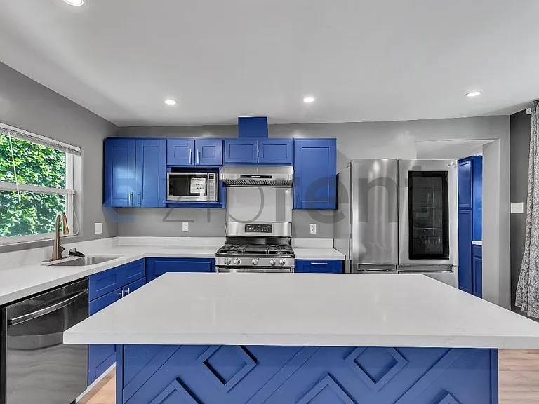 9834 Lawlor St — Photo 16
