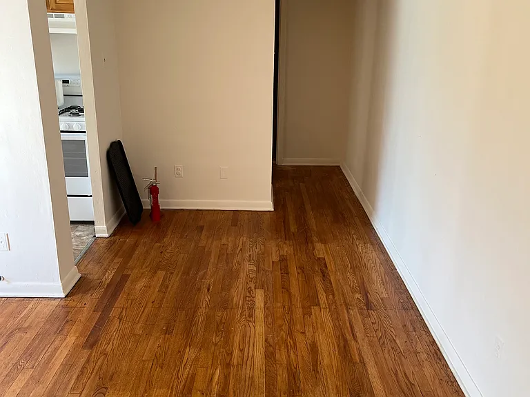 2222 Broadway Ave #203 — Photo 4