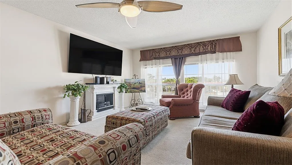 2 bed, 1.5 bath, 930 sqft, $1,900 — Photo 4