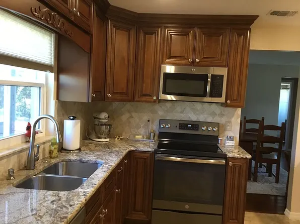 802 E Windhorst Rd, Seffner, FL 33584